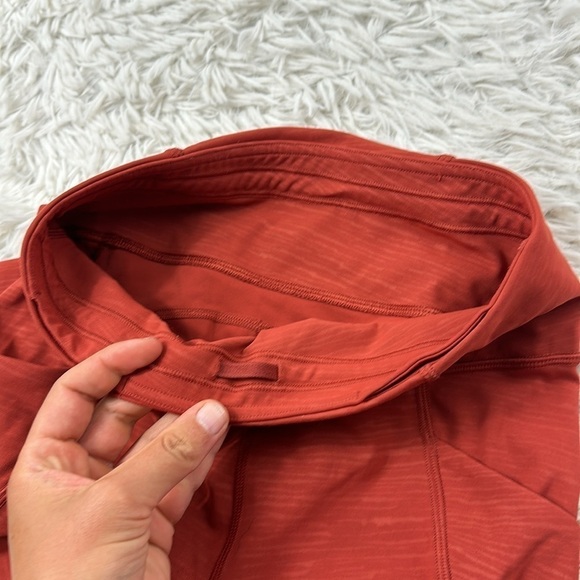 Lululemon Time To Sweat Crop *23" Stride Emboss Cayenne - Picture 3 of 6